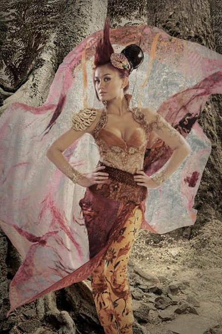 Agnes Monica in Kebaya Batik by Anne Avantie
