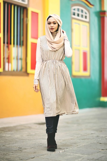 Hijab sopan dengan mini dress