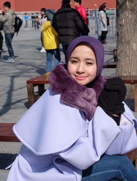 Hijab Santai ala Laudya Cynthia Bella (11)